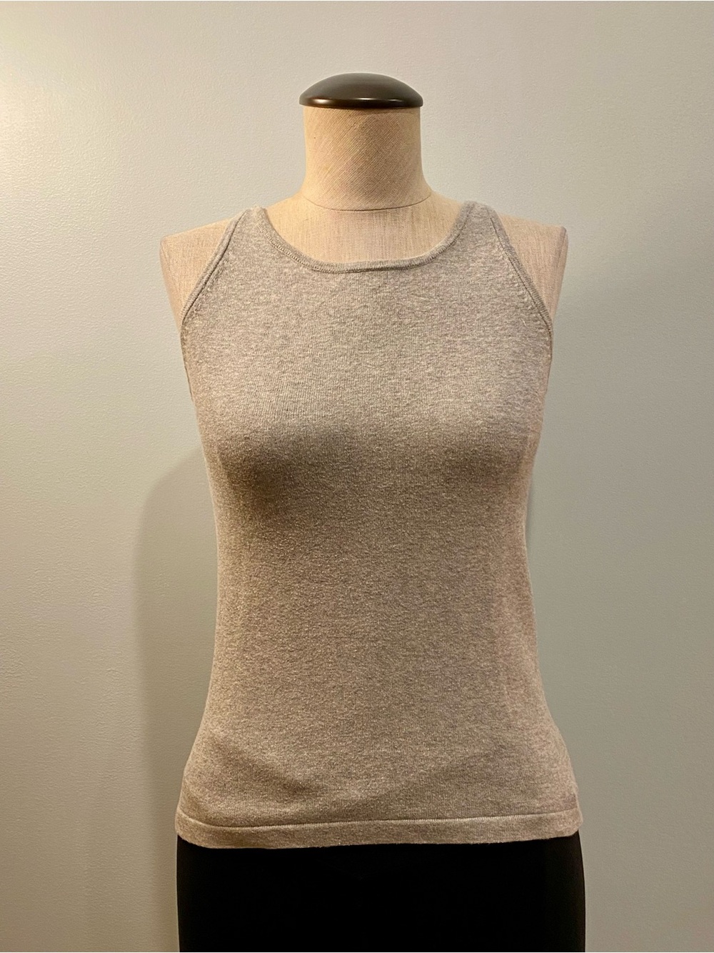 Vintage GAP Women's Light Gray Sleeveless Ribbed Tank. Size S